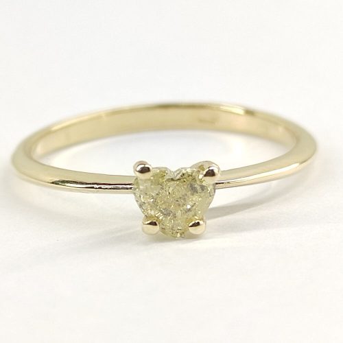 Szív alakú briliáns arany eljegyzési gyűrű