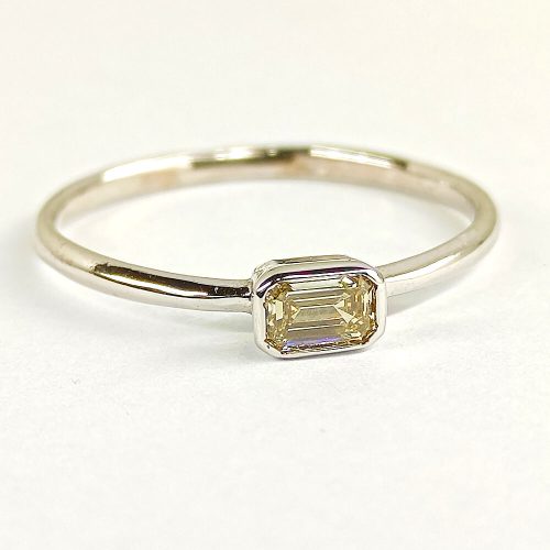 0.185ct briliánssal díszített fehér arany gyűrű